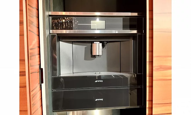 Автоматическая кофемашина Smeg CMS4104N