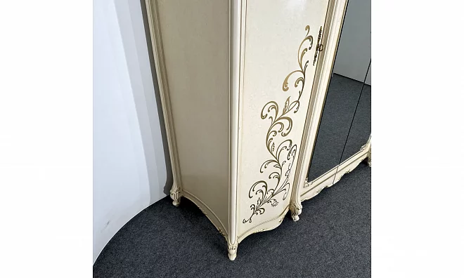 Шкаф Анна Потапова Ekaterina I FFF888